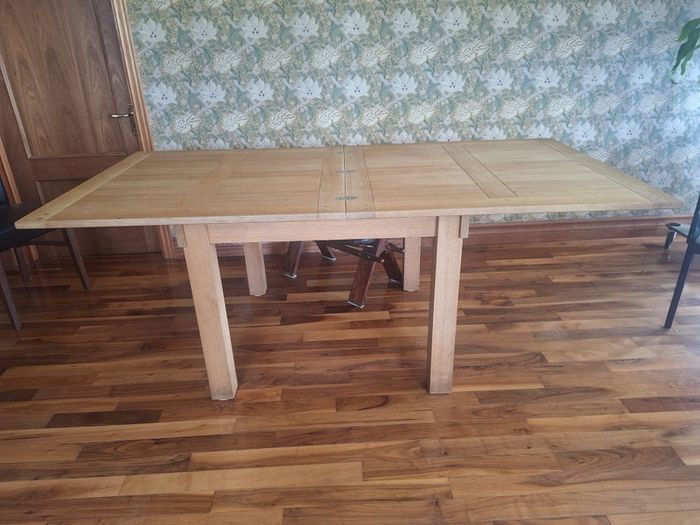 oak dining table