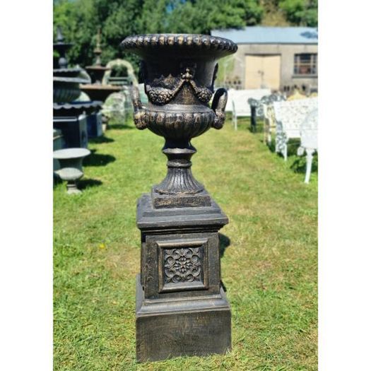 Urn on Pedestal CH R 312 B