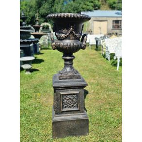 Urn on Pedestal CH R 312 B
