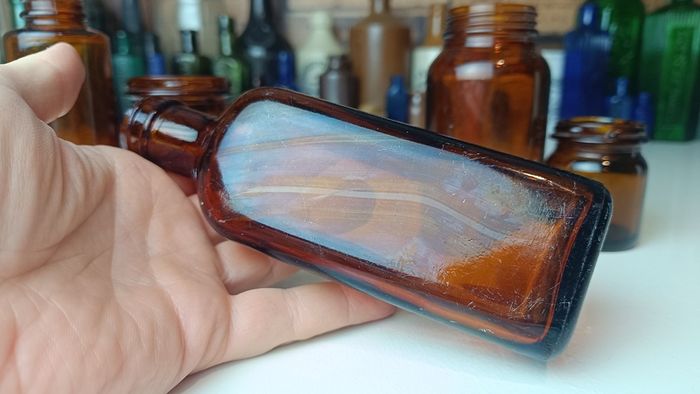 485 - Set of 5 Vintage Brown Amber Glass Screw Top Collectible Decorative Bottles