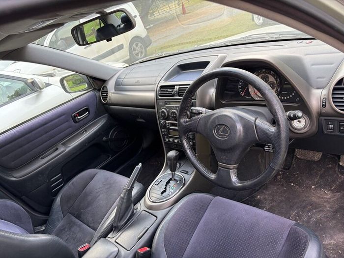 99 Lexus is200 auto