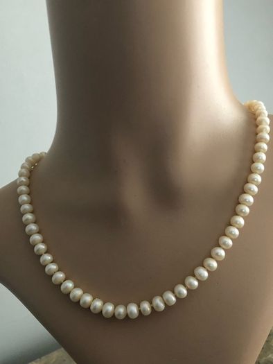 pearl necklace