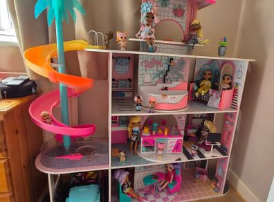 Large L.O.L. Surprise! O.M.G. Wooden House of Surprises Bundle with Dolls & Accessories