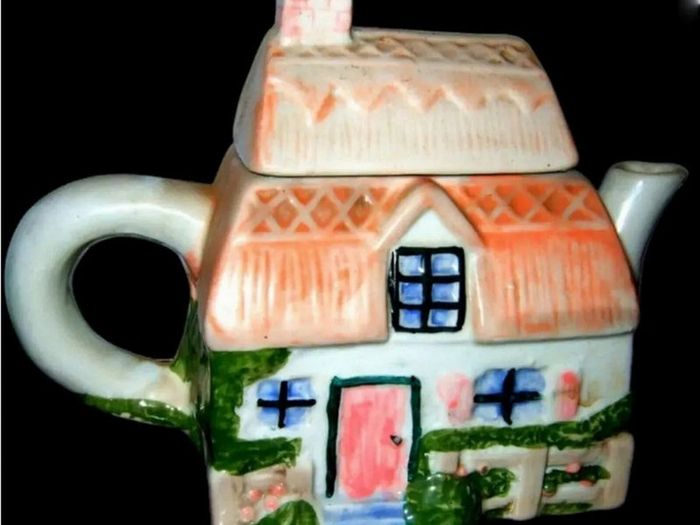 "The Cottages" Vintage Teapot Collection
