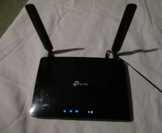 tp-link router- MR200