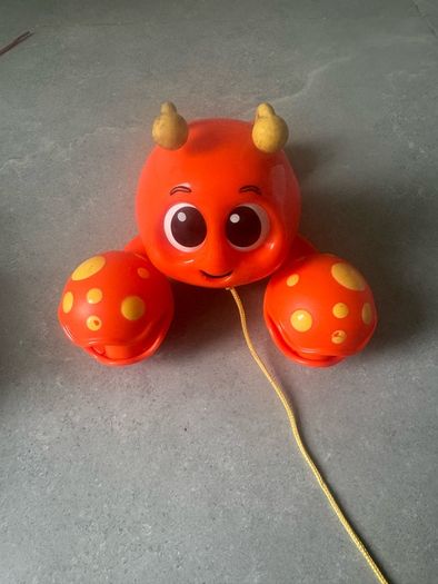 Little tiles pull along lobster