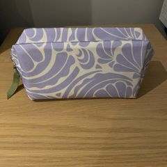 Small makeup/wash bag