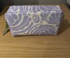 Small makeup/wash bag