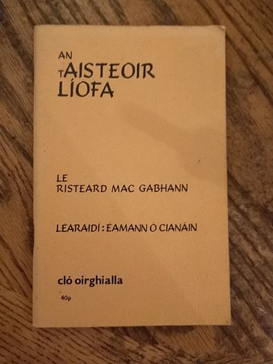 An tAisteoir Liofa Eamann O Cianain Risteard Mac Gabhann Book in Irish as Gaeilge Irish Language Educational Song Book Poetry Music