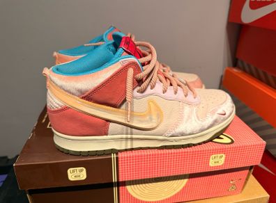 Nike Dunk Mid x Social Status