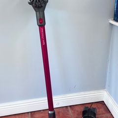 Dyson V7 Total Clean Cordless Vacuum with Wall Dock & Charger
