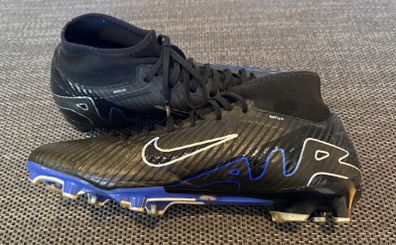 Nike men's size 8 football boots