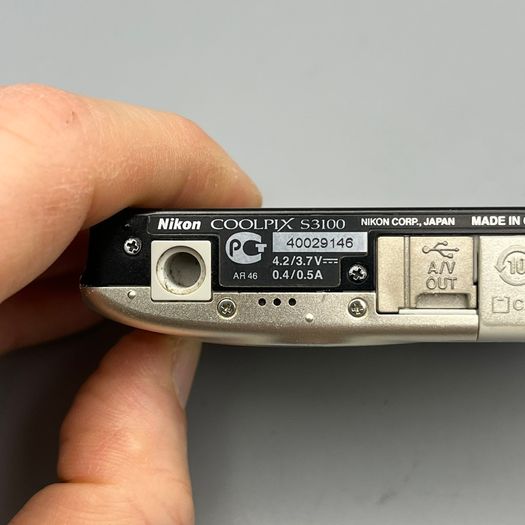 Nikon Coolpix S3100 14MP Digital Camera Silver - Full Kit