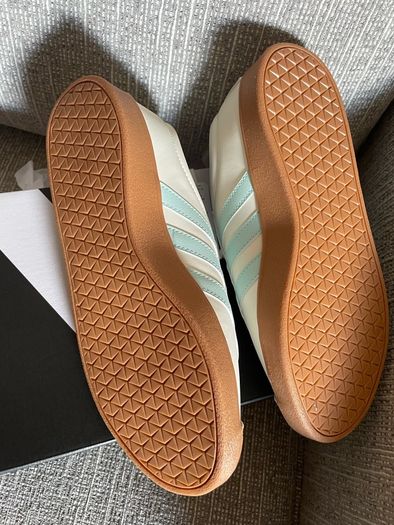 Adidas V L court Size 5. New with Tags
