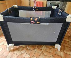 Travel cot