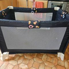 Travel cot