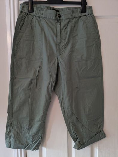 Dunnes three quarter lengths size 14