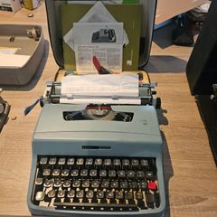 olivetti lettera 32 typewriter