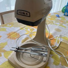 PLEASE READ Vintage Iona 1970s Hand Mixer with stand