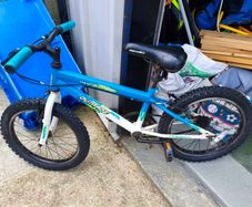 Apollo Outrage Children's 18" Wheel Bike. Suitable for 4 - 9 Years Old