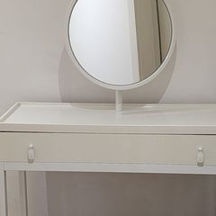 vanity table