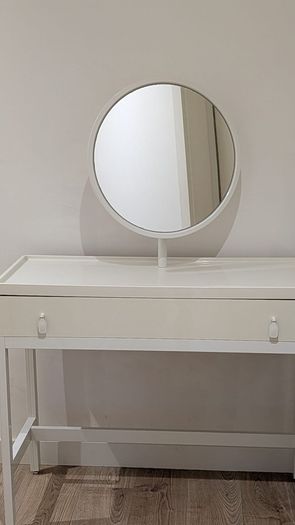 vanity table