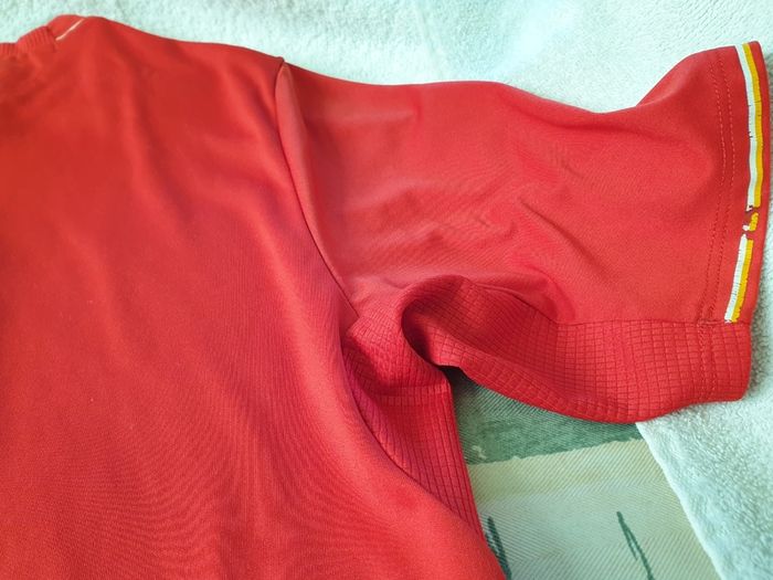 Liverpool Football Club Home Jersey 2015 to 2016 Childrens Extra Large New Balance YXL