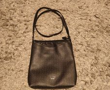 guess handbag & purse ( geniune)