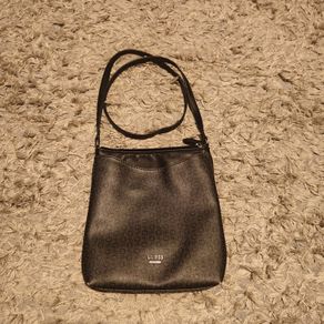 guess handbag & purse ( geniune)