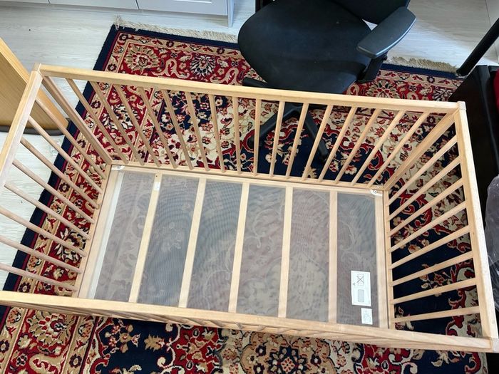 Wooden baby crib with good condition Clevamama cool gel mattress (barely used) + new mattress protector
