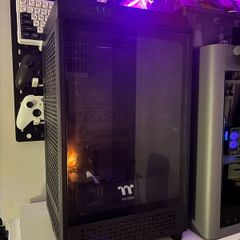 Thermaltake Tower 200 PC Case
