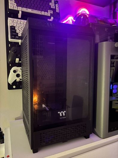 Thermaltake Tower 200 PC Case
