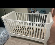 Sleigh cot bed