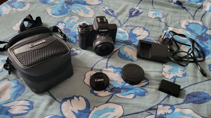 Canon EOS M50 // with 15-45mm kit lens