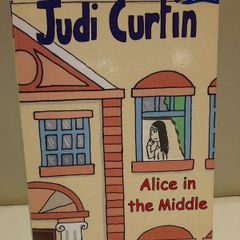 Children's book 'Alice in the Middle '  by Judi Curtin