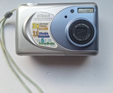 Nikon Coolpix 2000