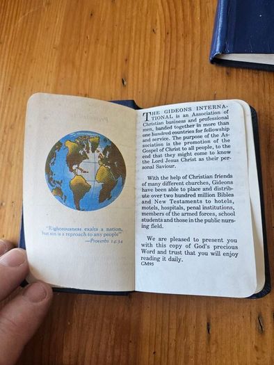 New Testament- Psalms Proverbs. X 2 Vintage 1980s  Pocket Size Hardback In Good Condition.  See Photos For Same.