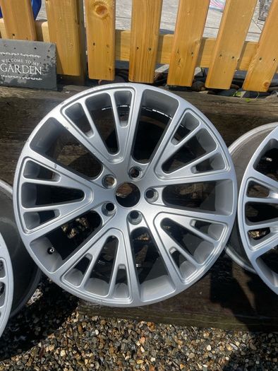 20" Range Rover alloy wheels