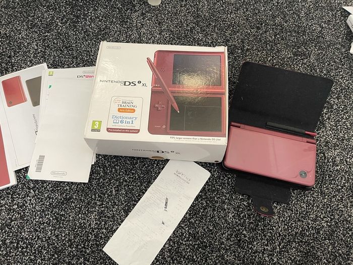 Nintendo DS XL Original package, case mint condition