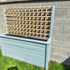 Trellis wooden planter