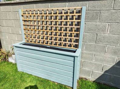 Trellis wooden planter