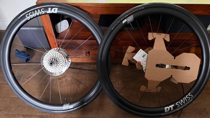 DT Swiss Dicut 1600 35mm wheelset with ultegra cassette, rotors and shcwalbe tyres