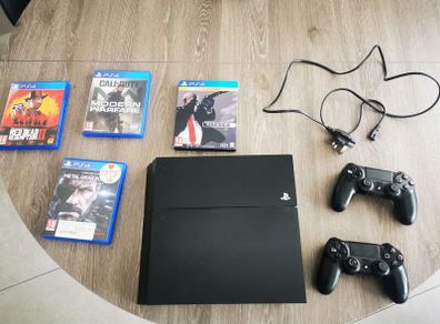 PlayStation 4 (plus 4 games)