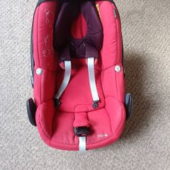 Maxi-Cosi Pebble Car Seat + FamilyFix ISOFIX Base