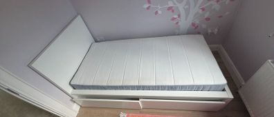 Single bed, 2 storage drawers with mattress