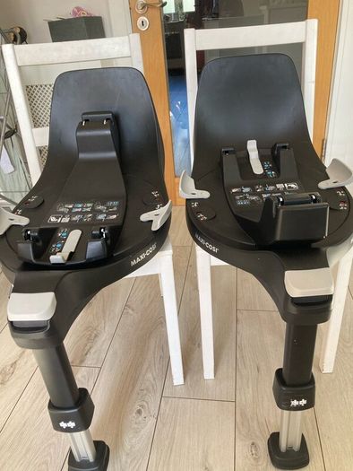 New born Maxi Cosi car seat + two isofix 360 bases