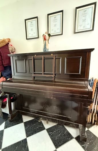 Piano - Walter Smith & Co.