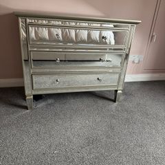 Chest of drawers & 2 lockers