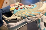 mens Nike runners size 9
