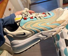 mens Nike runners size 9